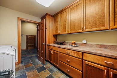 This timeless custom home located in Broken Top is quietly - photo 27
