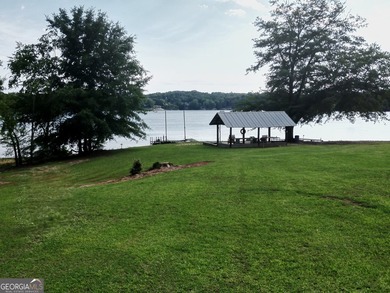 Lake Lanier Mobile Home Community - Move-In Ready Lakefront Home - photo 28