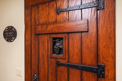 This timeless custom home located in Broken Top is quietly - photo 29
