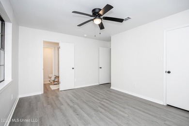 Stunning newly renovated white brick home in DOWNTOWN GOLF CART - photo 31