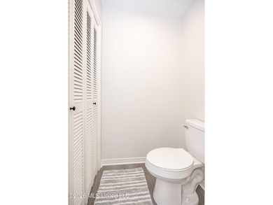 Stunning newly renovated white brick home in DOWNTOWN GOLF CART - photo 34