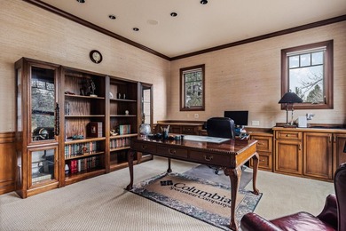 This timeless custom home located in Broken Top is quietly - photo 35
