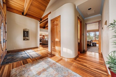 This timeless custom home located in Broken Top is quietly - photo 37