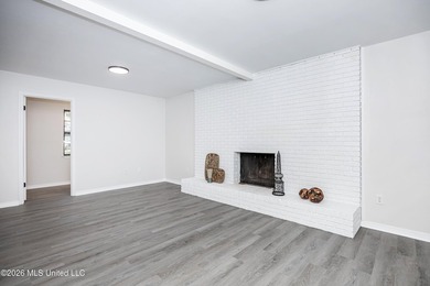 Stunning newly renovated white brick home in DOWNTOWN GOLF CART - photo 38