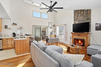 Lake Carobeth Home For Sale in Tobyhanna Pennsylvania