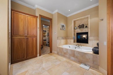 This timeless custom home located in Broken Top is quietly - photo 46
