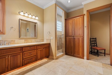 This timeless custom home located in Broken Top is quietly - photo 47