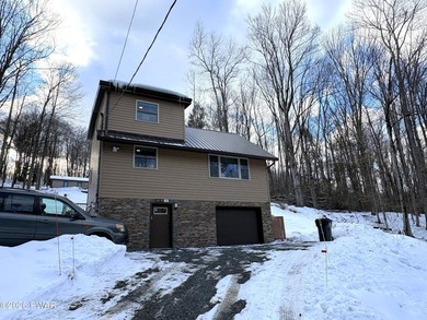 Lake Wallenpaupack Home For Sale in Lake Ariel Pennsylvania