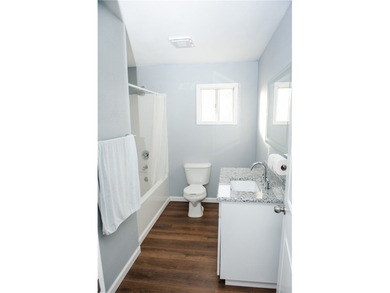 Welcome Home to this beautifully renovated dream home with 1368 - photo 12