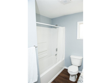 Welcome Home to this beautifully renovated dream home with 1368 - photo 14