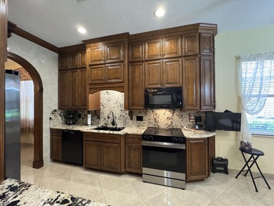 Welcome Home to Luxury and Comfort! Step into this stunning - photo 14