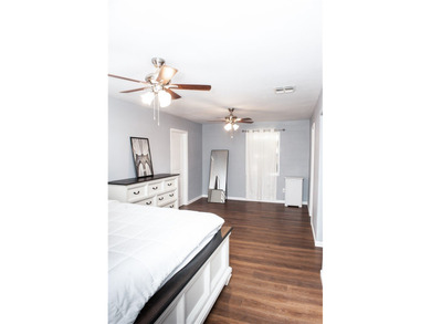 Welcome Home to this beautifully renovated dream home with 1368 - photo 22