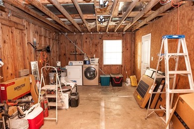 Welcome Home to this beautifully renovated dream home with 1368 - photo 28