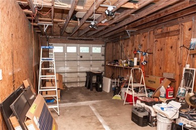 Welcome Home to this beautifully renovated dream home with 1368 - photo 29