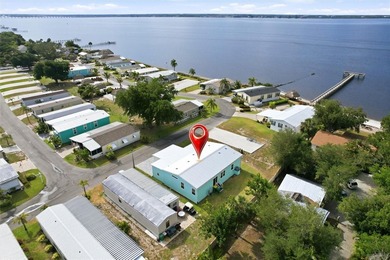 Welcome to paradise in the sought-after 55+ waterfront community - photo 33