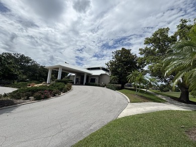 Welcome Home to Luxury and Comfort! Step into this stunning - photo 41