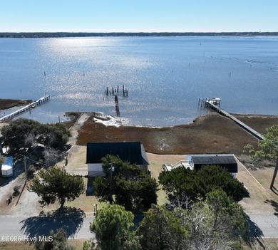 Prime 225' of beautiful water frontage along the Newport River - photo 4