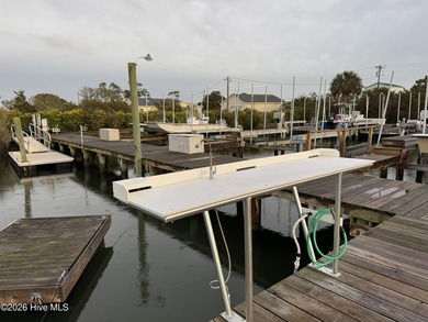 20' boat slip with boat lift located at the Harkers Island - photo 4