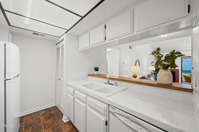 Great Location - Top Floor, End Unit, Single level with