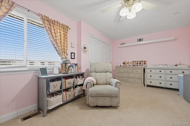 Welcome to Willow Wood, where comfort, convenience, and - photo 16