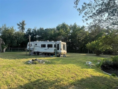 **PRICE IMPROVEMENT** HUGE LOT, AMAZING LOCATION!! Nearly 3/4 of - photo 17