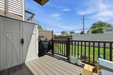 Welcome to Willow Wood, where comfort, convenience, and - photo 23