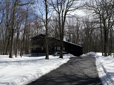 Lake Home For Sale in Lords Valley, Pennsylvania