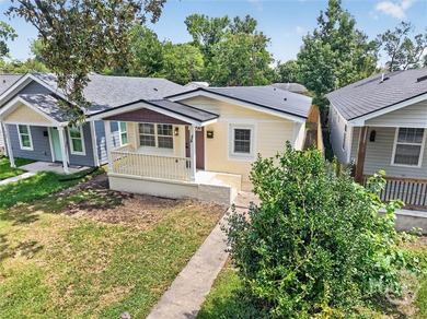 WELCOME HOME TO THIS LOVELY 3 BEDROOM 2 BATH EQUIPPED WITH ALL - photo 1