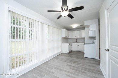 House For Sale! Brand new A/C system. This 3-bedroom 2 full bath - photo 8