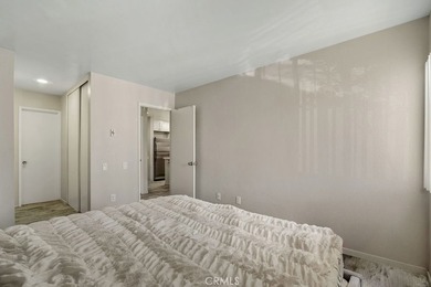 Welcome to this beautifully refreshed 1-bedroom, 1-bath - photo 11
