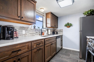Amazing views of beautiful Lake Hamilton and mountains from this - photo 17