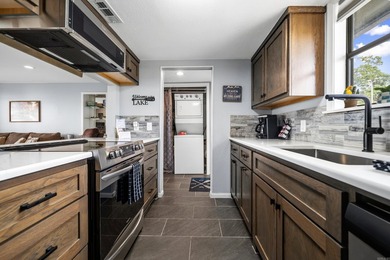 Amazing views of beautiful Lake Hamilton and mountains from this - photo 21