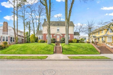 Located in a prime North Flushing neighborhood, this stately - photo 2