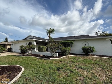 Discover the relaxed Florida lifestyle in this charming 3-bed - photo 36