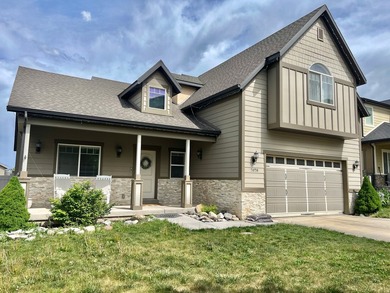 PRICE DROP: Beautiful 2-story home with NO HOA and nearly 4,000 - photo 2