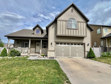 PRICE DROP: Beautiful 2-story home with NO HOA and nearly 4,000 - photo 3