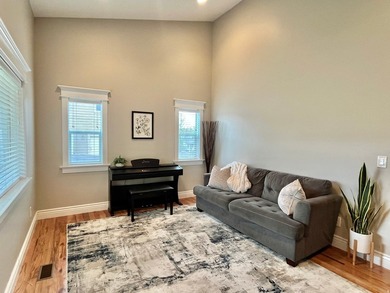 PRICE DROP: Beautiful 2-story home with NO HOA and nearly 4,000 - photo 4