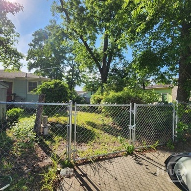 INVESTOR SPECIAL! Fantastic opportunity to own a 3-bedroom - photo 12