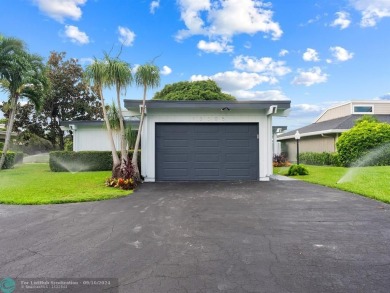 (private lake, pond, creek) Home For Sale in Palm Beach Gardens Florida