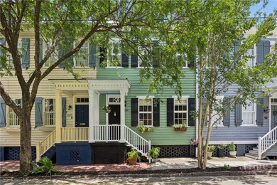 There are addresses in Savannah that stop people mid-step, and - photo 1