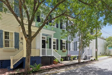 There are addresses in Savannah that stop people mid-step, and - photo 2