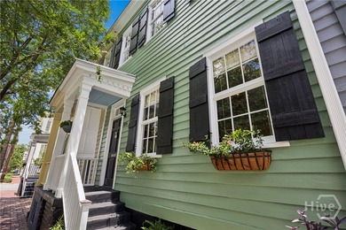 There are addresses in Savannah that stop people mid-step, and - photo 6