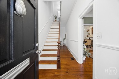 There are addresses in Savannah that stop people mid-step, and - photo 7