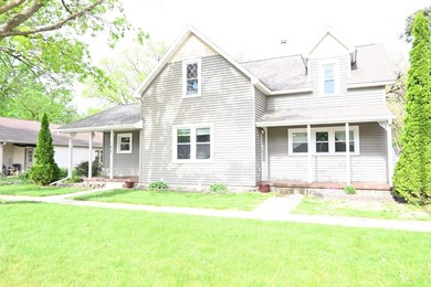 Simply Satisfying - This inviting Lake View home offers a - photo 1