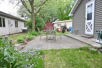 Simply Satisfying - This inviting Lake View home offers a - photo 2