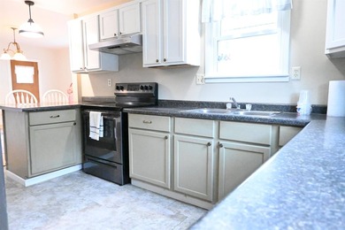 Simply Satisfying - This inviting Lake View home offers a - photo 5
