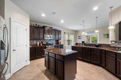 Luxury Living in Gated Nature Trail | 6BR + Bonus | Seller - photo 12