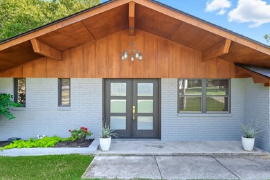 FULLY FURNISHED LAKEFRONT HOME!! Experience elevated lakefront - photo 5