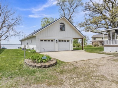 Come check out your sweet Big Spirit Lake getaway! This home is - photo 1
