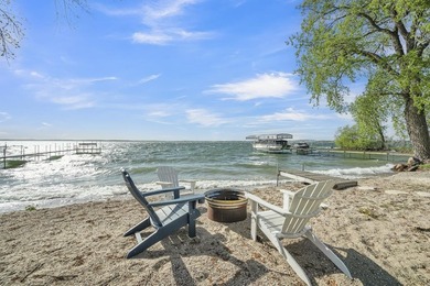 Come check out your sweet Big Spirit Lake getaway! This home is - photo 2